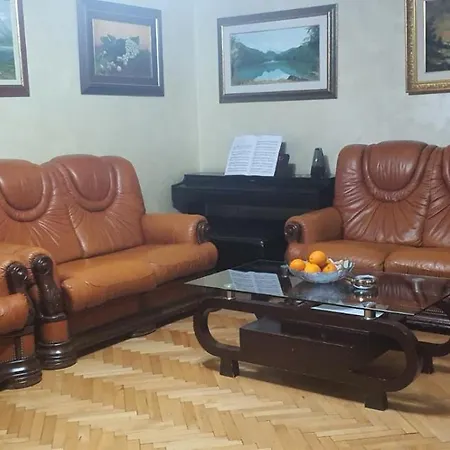 Anika Villa